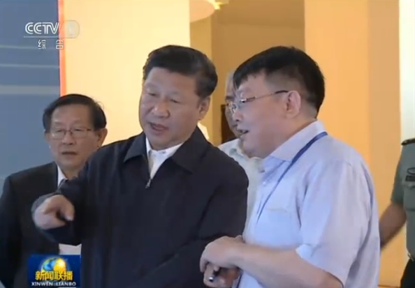 叶甜春总师向习主席介绍集成电路设备与工艺专项在十二五期间获得的成就，沉点介绍了伟德体育的CMP设备